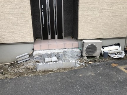 建物の玄関ポーチ