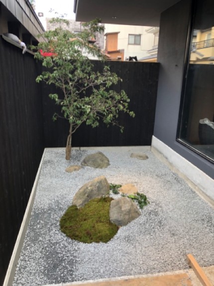 京都のホテル施工１階お庭