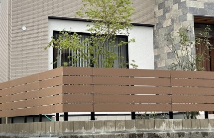 高槻市外構樹脂木フェンス施工例