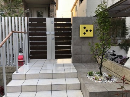 黄色いポスト玄関まわり 黄色いポスト玄関まわり