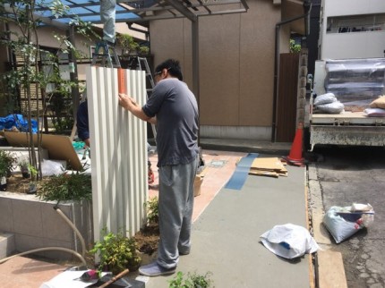 大阪市内の外構植栽と仕上げ作業