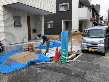 大阪吹田市の外構タイル工事