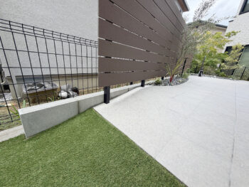 大阪府吹田市・余白をお庭として生かすタイルデッキ施工