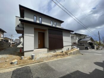 高槻のエクステリア施工前の様子です和モダンな住宅にデザインエクステリアを施工していきます