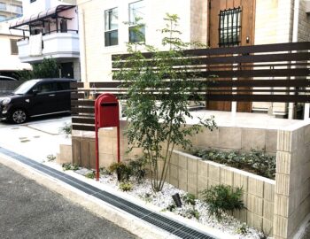 茨木市・玄関前階段アプローチと土間デザインの外構施工例
