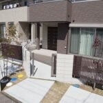 吹田市・広い敷地間口いっぱいの三角形モチーフ外構