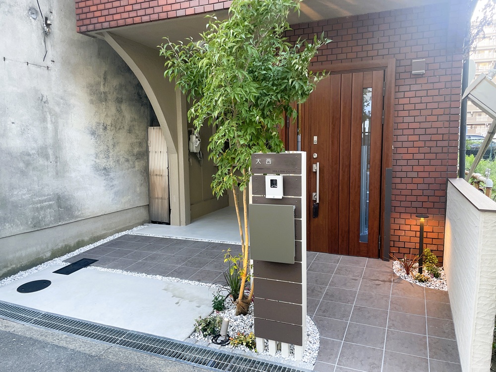 大阪市・都会の玄関まわりをシンプルに新しくリフォームエクステリア